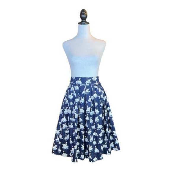 Banned Retro Navy & White Pin-Up Rockabilly Swan Print Pleated Swing Skirt M - Picture 3 of 9